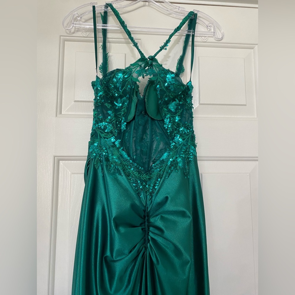 Size 6, emerald green dress with slit - Picture 2 of 4